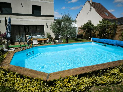 Kolam renang di atau dekat dengan Choisy le Jacuzzi