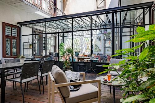A restaurant or other place to eat at Beletage-Boutique Hotel