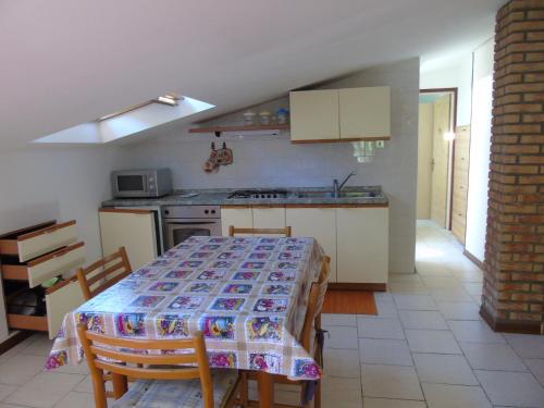 A kitchen or kitchenette at Bibione villa Torino via della bilancia 43