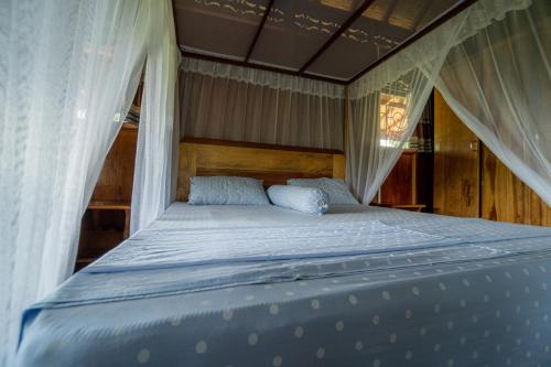Katil atau katil-katil dalam bilik di Sawah Indah View Guesthouse