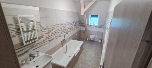 Koupelna v ubytování Apartmány Žireč