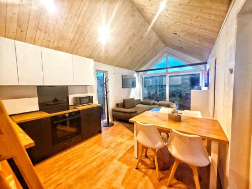 Foto dalla galleria di Tiny House Village a Abrahamovce