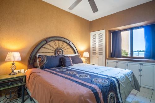 a bedroom with a large bed and a window at Princesa De Penasco in Punta Penasco New