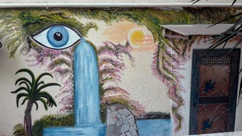 Budget Apartment Near Metro!