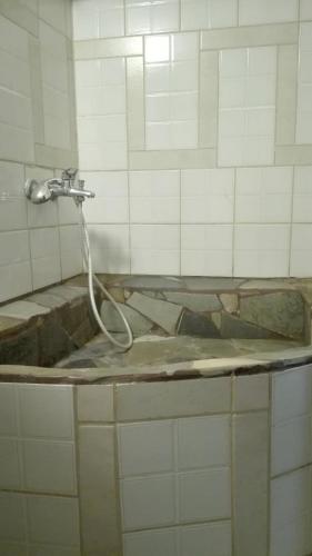 Budget Apartment Near Metro!