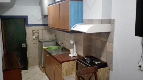 Budget Apartment Near Metro!