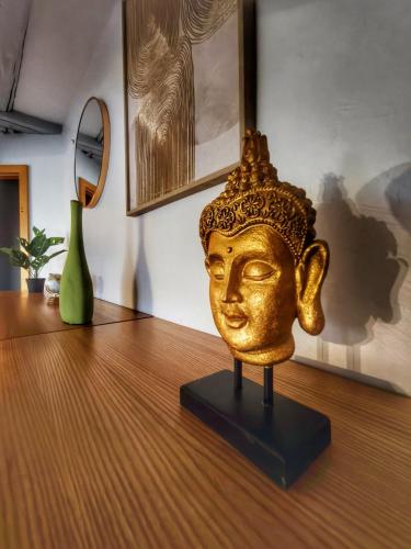 a statue of a head on top of a table at Le grain noble de Wissembourg in Wissembourg