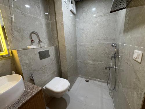 Un baño de The Crown