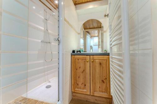 Cozy Mountain Apartment - Ski-In Ski-Out Access, Balcony & Parking - Résidence Le Silveralp
