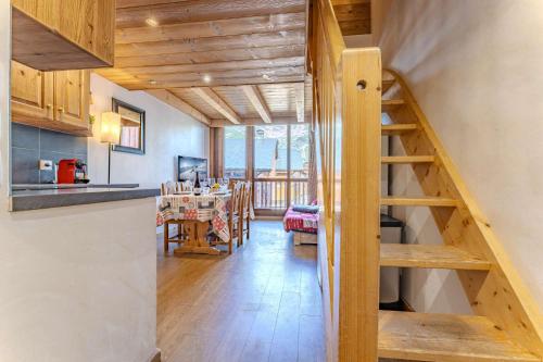 Cozy Mountain Apartment - Ski-In Ski-Out Access, Balcony & Parking - Résidence Le Silveralp