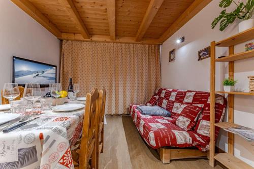 Cozy Mountain Apartment - Ski-In Ski-Out Access, Balcony & Parking - Résidence Le Silveralp