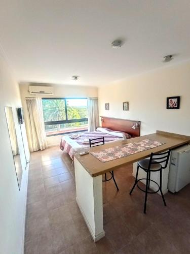 a bedroom with a bed and a desk in a room at Rio Manso Apartamentos in Victoria
