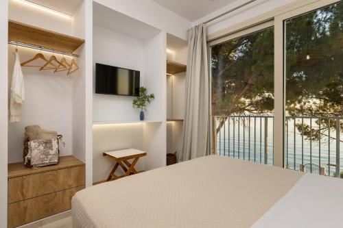 Vera Villa - Brand New Seafront Villa!