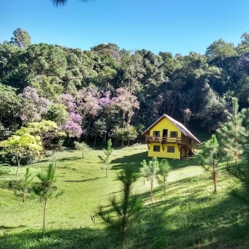 Landskap semula jadi dekat dengan chalet