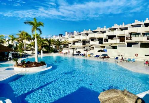 Chic Resort Feel - Oceanfront, Heated Pool