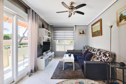 Apartamento 2 dormitorios garaje y piscina junto al mar