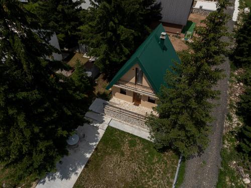 an overhead view of a house with a green roof at Žabljak- FamilyOasis in Žabljak