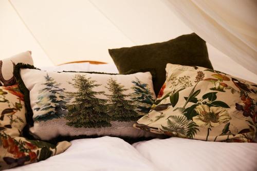 Ένα ή περισσότερα κρεβάτια σε δωμάτιο στο bosco glamping