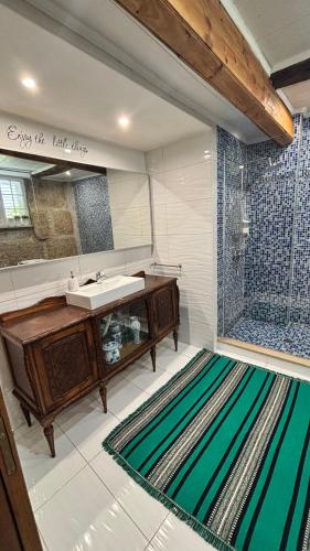 a bathroom with a sink and a mirror at Casa da Poça in Baião