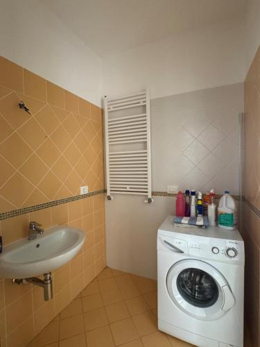 Ein Badezimmer in der Unterkunft La Finestra sul Mare