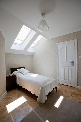 a bedroom with a bed and a skylight at Impresja Restauracja Hotel in Zambrów