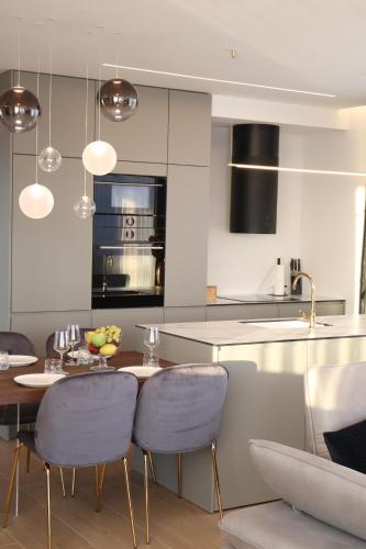 Küche/Küchenzeile in der Unterkunft Dedaj Resort - Penthouse Auri