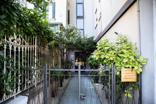 a garden in front of a building with plants at Studio Venice Mestre Centrale in Venice