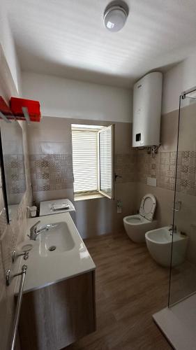 a bathroom with a sink and a toilet in it at Casa Panoramica in Calabria a circa 5 min dal mare in Villapiana