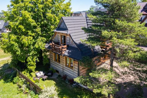 Vonkajšia záhrada v ubytovaní GÓRALSKI DOMEK z kominkiem - Highlander Wooden House