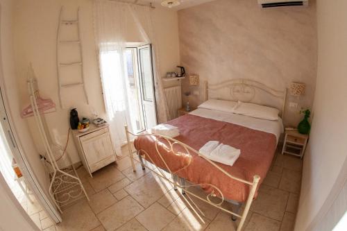 Postel nebo postele na pokoji v ubytování Lo splendore dei Sassi