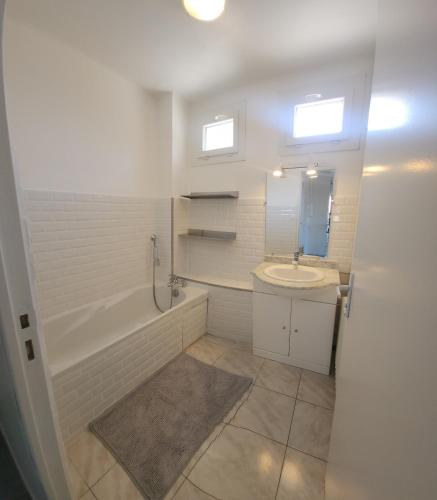 2 steps from Avignon train station