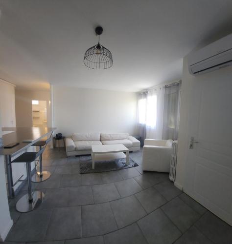 2 steps from Avignon train station