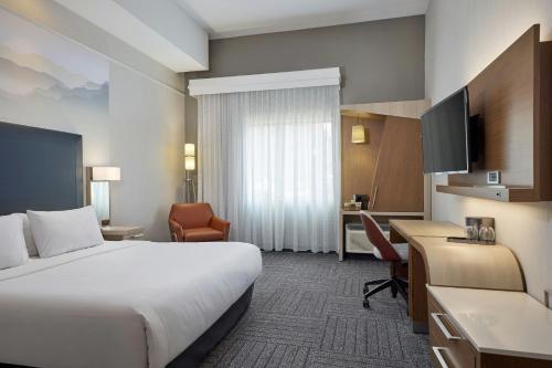 Postel nebo postele na pokoji v ubytování Courtyard by Marriott Denver Southwest/Littleton