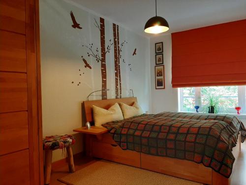 a bedroom with a bed with birds on the wall at Ferienwohnung Central in Rostock