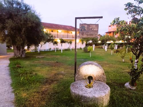 Taman di luar Ever Green