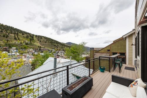 Fotografie z fotogalerie ubytování Dual Unit Mountain Retreat, 4BR, Prime Location, Sleeps 10, Historic Charm & Modern Luxury, Steps to Main St! v destinaci Park City