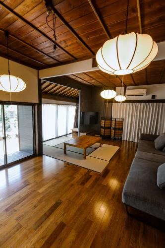 Un lugar para sentarse en 出雲古民家の宿みだみ