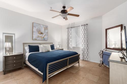 a bedroom with a bed and a ceiling fan at Southern #1064 Mesa in Mesa