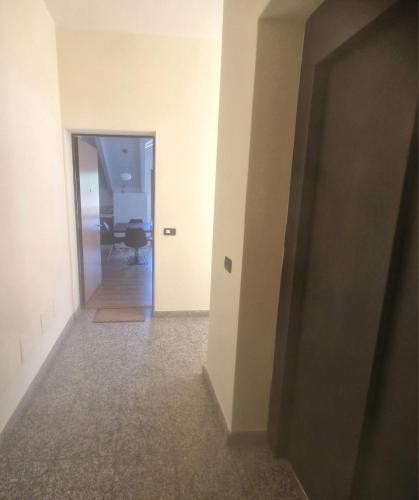 an empty hallway with a door in a room at Modern Viggi Suite Home in Viggiù