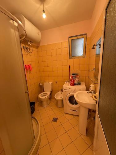 a bathroom with a sink and a toilet and a sink at Apartament Lola in Pogradec