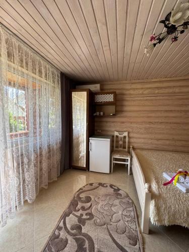 Ruang duduk di Смерекова хата