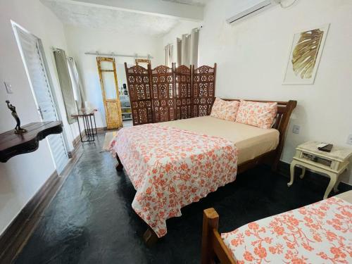 Ένα ή περισσότερα κρεβάτια σε δωμάτιο στο Loft Casa do Tamarineiro