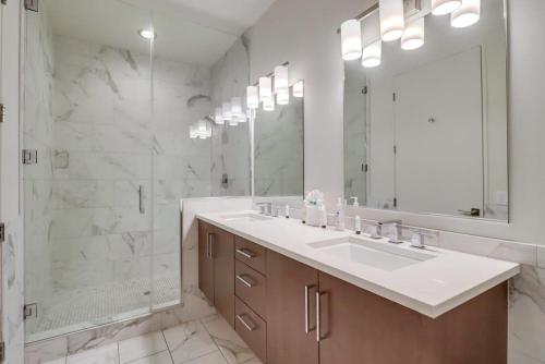 a bathroom with a sink and a large mirror at Ocean Park 08 in San Diego