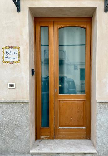a wooden door on the side of a building at Bilocale Poseidonia in Favignana