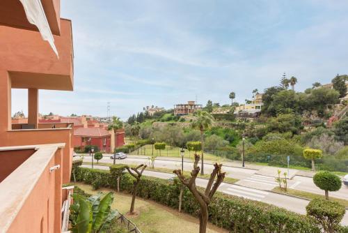 Stylish 2-Bed Apartment with Large Terrace & Pool
