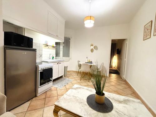 Kuhinja ili čajna kuhinja u objektu Appartement catalan