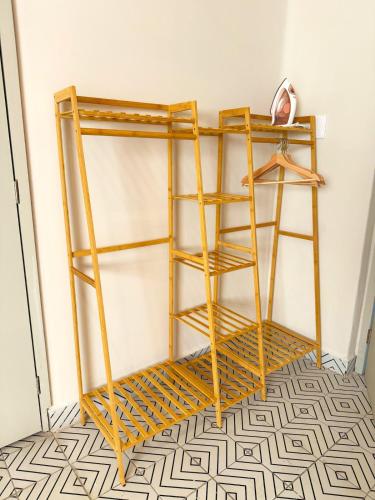 a pair of wooden shelves in a room at Loft Americana Stay Chapultepec Guadalajara in Guadalajara