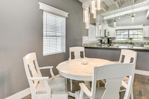 Una cocina o cocineta en Boat, Fish and Explore Hudson Home with Private Dock