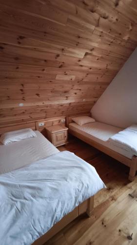 Postel nebo postele na pokoji v ubytování Pine