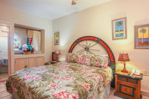 a bedroom with a large bed in a room at Princesa De Penasco in Punta Penasco New